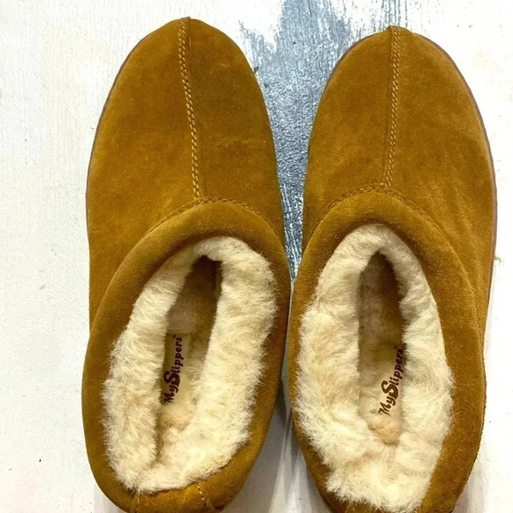 MY SLIPPERS MENS SIZE 7WIDE CARAMEL BROWN LEATHER SLIPPERS FAUX FUR LINING CLEAN - Picture 1 of 12